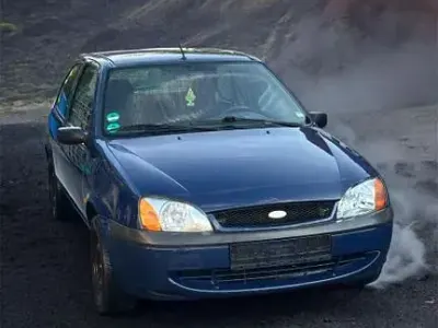 Usata Ford Fiesta 50 CV (36 kW) 2001 Blu Utilitaria