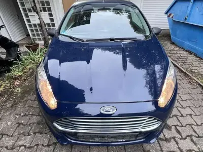 Gebraucht Ford Fiesta Titanium 60 PS (44 kW) 2015 Blau Kleinwagen
