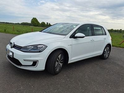Weiß Gebraucht 2017 VW e-Golf Kleinwagen | 13.900 € (Etwas zu teuer)