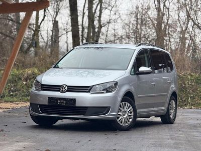 Silber Gebraucht 2010 VW Touran Van / Kleinbus | 5.490 € (Etwas zu teuer)