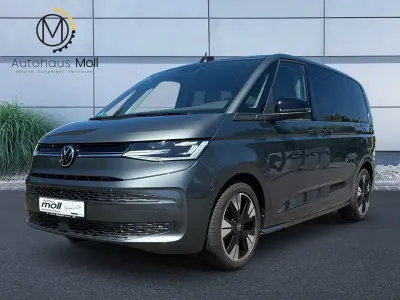 Gebraucht VW Multivan Life 150 PS (110 kW) 2025 Indiumgrau metallic Van / Kleinbus