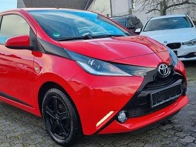 Rot Gebraucht 2014 Toyota Aygo X-play Kleinwagen | 5.990 € (Fairer Preis)