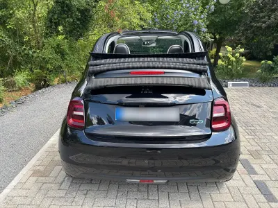 Gebraucht Fiat 500e La Prima 86 kW (118 PS) 2023 Schwarz Cabrio