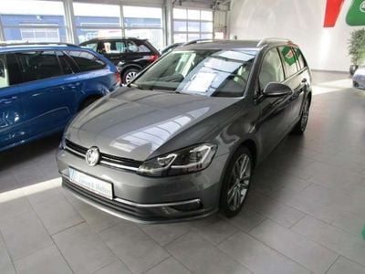 Indiumgrau metallic Gebraucht 2018 VW Golf VII Highline Kombi | 23.390 € (Teuer)