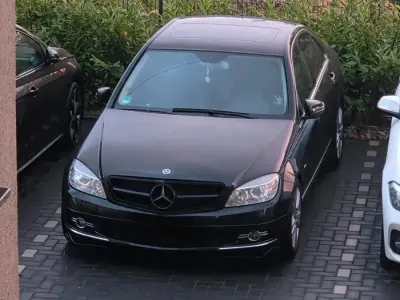 Neu Mercedes 180 156 PS (114 kW) 2026 Schwarz Limousine