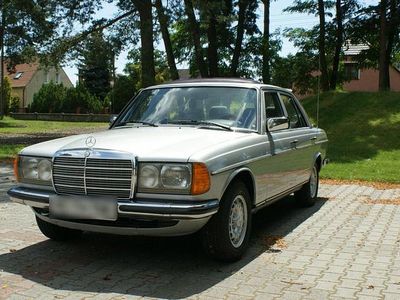 Gebraucht Mercedes E280 185 PS (136 kW) 1983 Silber Limousine
