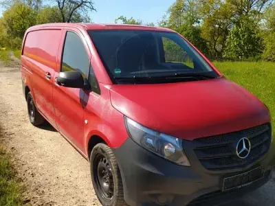 Używany Mercedes Vito 190 KM (139 kW) 2015 Czerwony Van