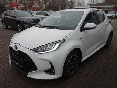 Gebraucht Toyota Yaris Hybrid Club 92 PS (67 kW) 2020 Weiß Limousine