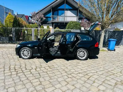 Gebraucht BMW 318 M Sport 143 PS (105 kW) 2012 Schwarz Kombi