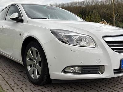 Weiß Gebraucht 2013 Opel Insignia Limousine | 7.000 € (Fairer Preis)