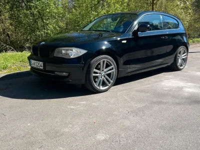 Usado BMW 116 122 CV (89 kW) 2010 Negro Utilitario