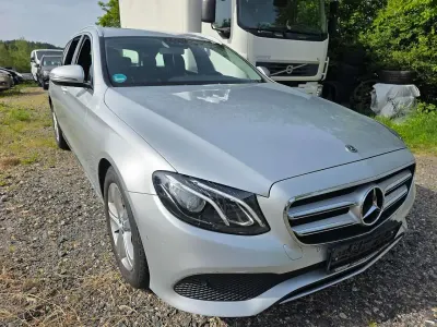 Gebraucht Mercedes E220 194 PS (142 kW) 2017 Iridiumsilber Kombi