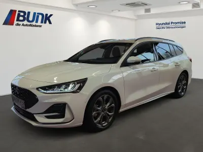Gebraucht Ford Focus ST-Line 125 PS (91 kW) 2023 Frozen white (pn3gz) Kombi