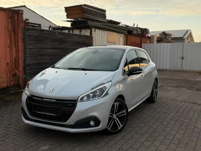 Gebraucht Peugeot 208 GT-line 110 PS (80 kW) 2017 Weiß Kleinwagen