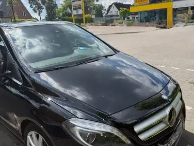 Używany Mercedes B200 Urban 156 KM (114 kW) 2015 Czarny Minivan