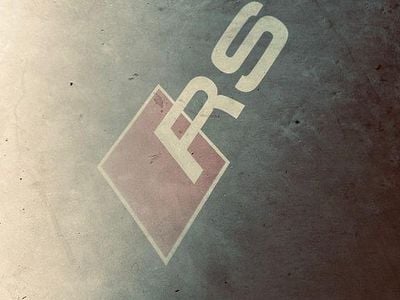 Grau Gebraucht 2025 Audi RS3 Sportback Sport Kleinwagen | 69.500 € (Guter Preis)