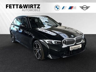 Saphirschwarz metallic Gebraucht 2024 BMW 330 M Sport Kombi | 37.425 € (Superpreis)
