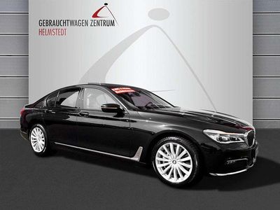 Black sapphire metallic Gebraucht 2017 BMW 750 Limousine | 39.970 € (Etwas zu teuer)