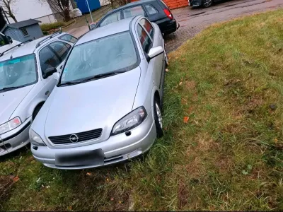 Używany Opel Astra 125 KM (91 kW) 2004 Srebrny Sedan/Limuzyna