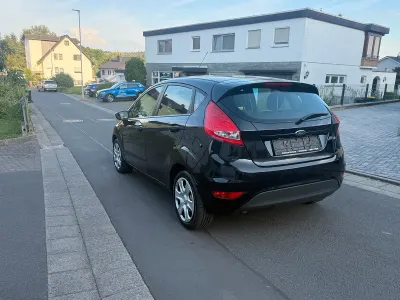 Gebraucht Ford Fiesta 82 PS (60 kW) 2012 Schwarz Limousine