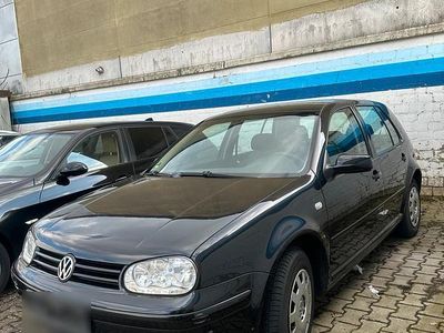 Usata VW Golf IV 75 CV (55 kW) 2004 Nero Utilitaria