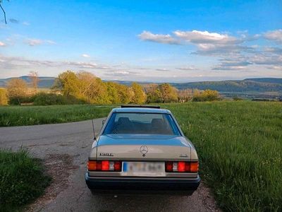Second-hand Mercedes 190 132 CP (97 kW) 1991 Maro Berlinǎ