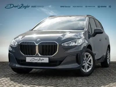 Gebraucht BMW 220 Active Tourer Performance 170 PS (125 kW) 2025 Kupfergrau metallic Van / Kleinbus