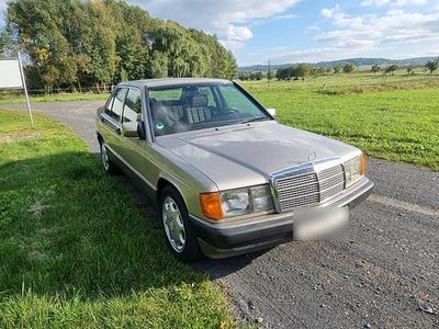 Usata Mercedes 190 136 CV (100 kW) 1990 Oro Berlina