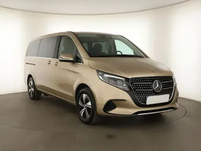 Gebraucht Mercedes V220 163 PS (119 kW) 2025 Gold Van / Kleinbus