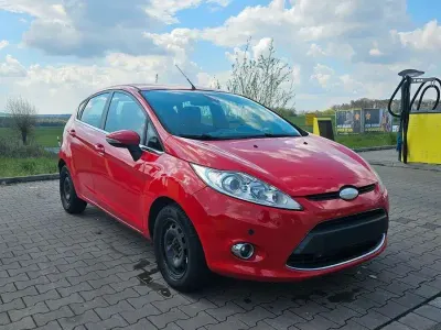 Usata Ford Fiesta Titanium 97 CV (71 kW) 2009 Rosso Utilitaria