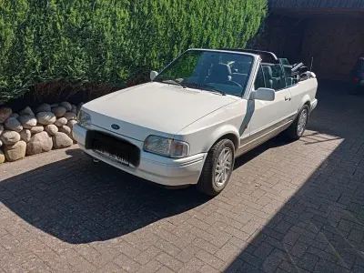 Gebraucht Ford Escort Cabriolet 102 PS (75 kW) 1990 Weiß Cabrio