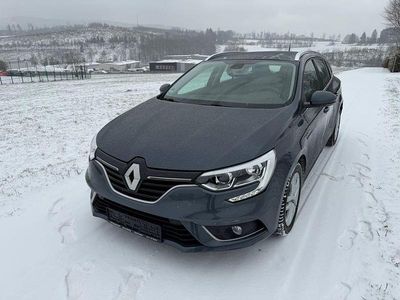 Grau Gebraucht 2020 Renault Mégane IV Business Limousine | 14.490 € (Fairer Preis)
