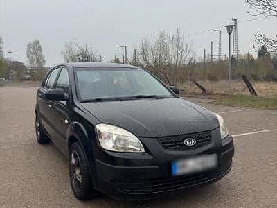 Begagnad Kia Rio 110 HK (80 kW) 2006 Svart Halvkombi