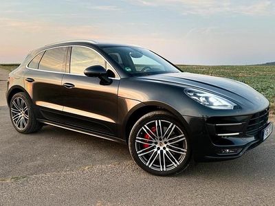 Grau Gebraucht 2017 Porsche Macan Turbo SUV | 42.499 €