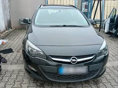 Gebraucht Opel Astra 140 PS (102 kW) 2013 Schwarz Kombi