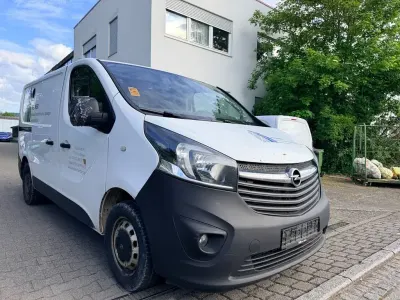 Używany Opel Vivaro 120 KM (88 kW) 2015 Biały Minivan