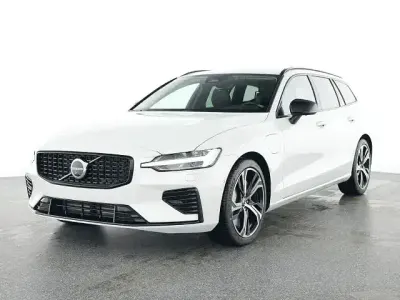 Używany Volvo V60 Plus 310 KM (228 kW) 2025 Biały Kombi