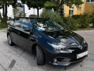 Gebraucht Toyota Auris Hybrid 100 PS (73 kW) 2019 Schwarz Limousine