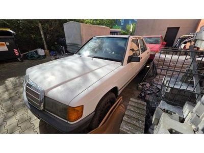 Usata Mercedes 190 105 CV (77 kW) 1985 Bianco Berlina