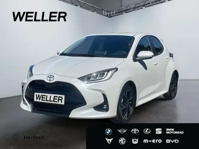 Neu Toyota Yaris Hybrid 116 PS (85 kW) 2025 Silber Kleinwagen