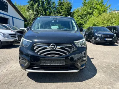 Gebraucht Opel Combo Life Innovation 131 PS (96 kW) 2019 Schwarz Limousine