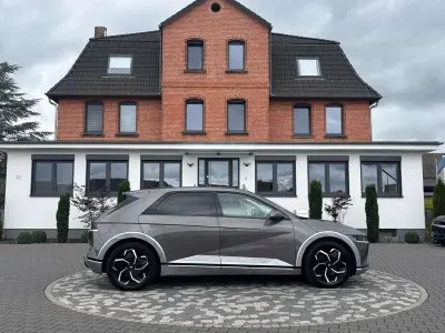Gebraucht Hyundai Ioniq 125 kW (170 PS) 2022 Mystic olive / mic Kleinwagen