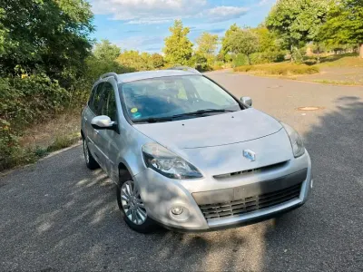 Gebraucht Renault Clio GrandTour 101 PS (74 kW) 2009 Silber Kombi