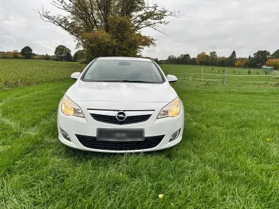 Gebraucht Opel Astra 2011 Weiß Kombi