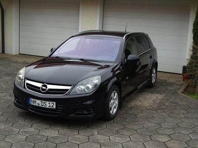 Usado Opel Signum Sport 150 HP (110 kW) 2007 Preto Citadino