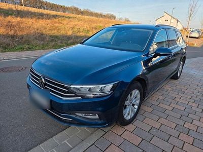 Gebraucht VW Passat 150 PS (110 kW) 2023 Blau Kombi