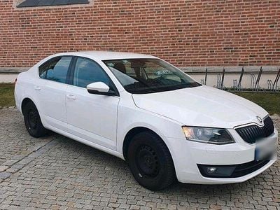 Gebraucht Skoda Octavia 130 PS (95 kW) 2016 Weiß Kleinwagen