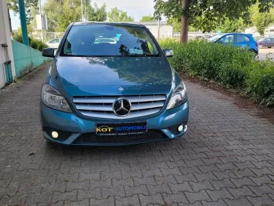 Gebraucht Mercedes B200 Edition 156 PS (114 kW) 2012 Blau Kleinwagen