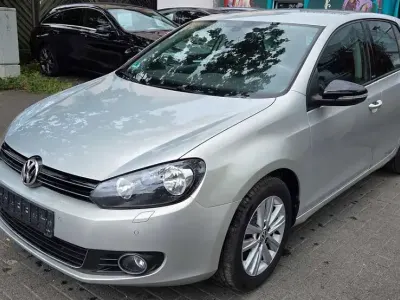 Gebraucht VW Golf VI Style 105 PS (77 kW) 2011 Silver leaf metallic Kleinwagen
