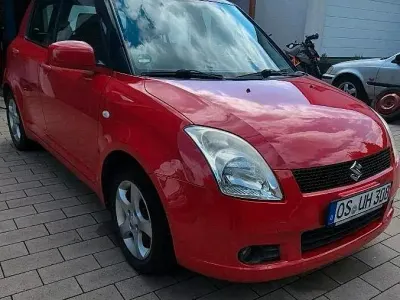 Używany Suzuki Swift 92 KM (67 kW) 2005 Czerwony Hatchback